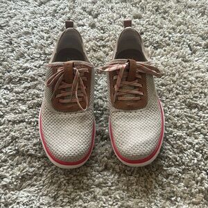 Men’s lightly worn causal tennis shoes